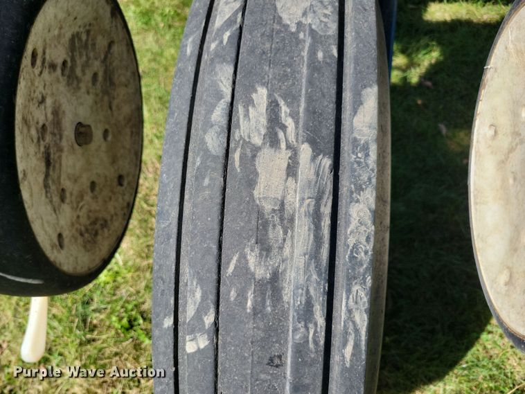 image for item DN3553 2012 Kinze 3800 planter