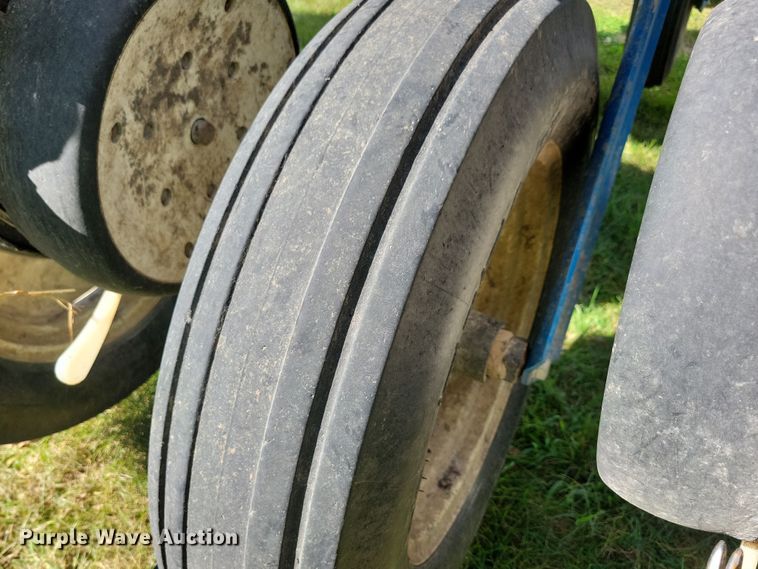 image for item DN3553 2012 Kinze 3800 planter