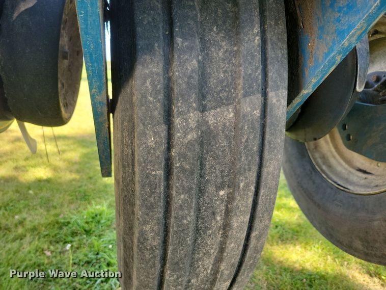 image for item DN3553 2012 Kinze 3800 planter