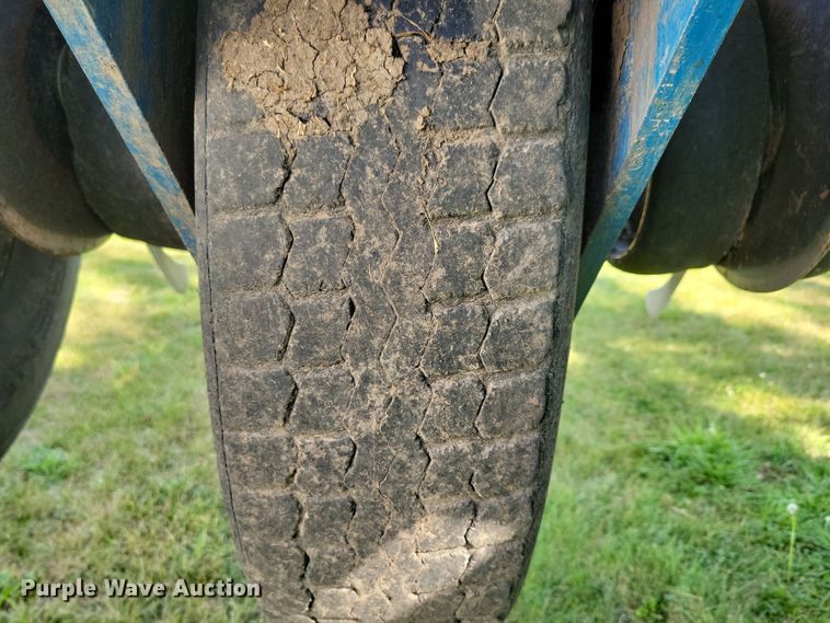 image for item DN3553 2012 Kinze 3800 planter