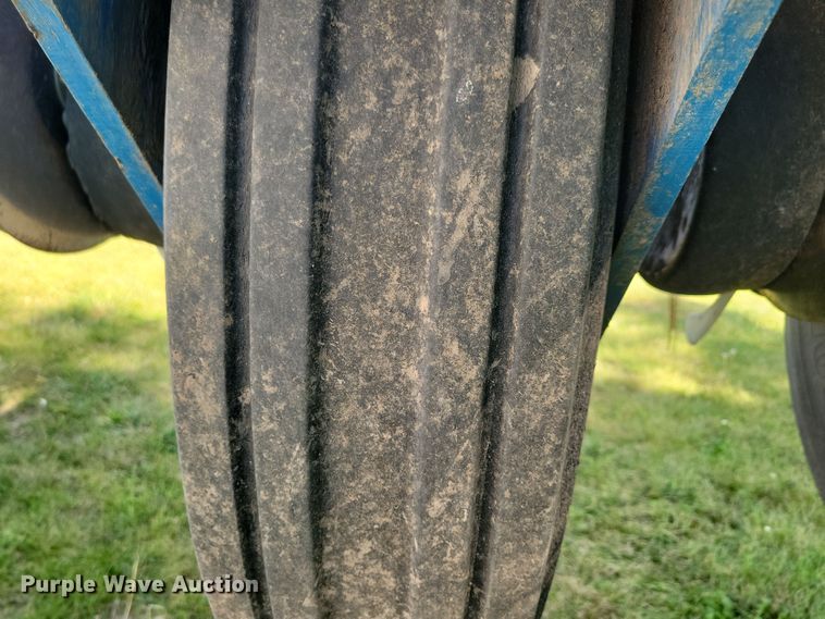 image for item DN3553 2012 Kinze 3800 planter