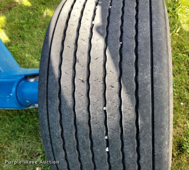 image for item DN3553 2012 Kinze 3800 planter