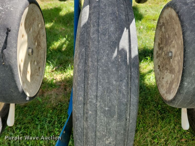 image for item DN3553 2012 Kinze 3800 planter