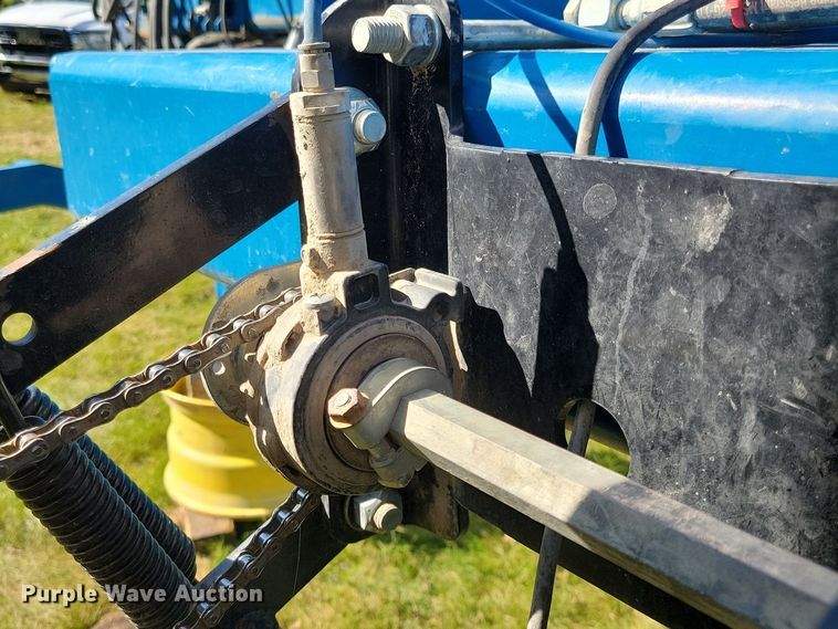 image for item DN3553 2012 Kinze 3800 planter