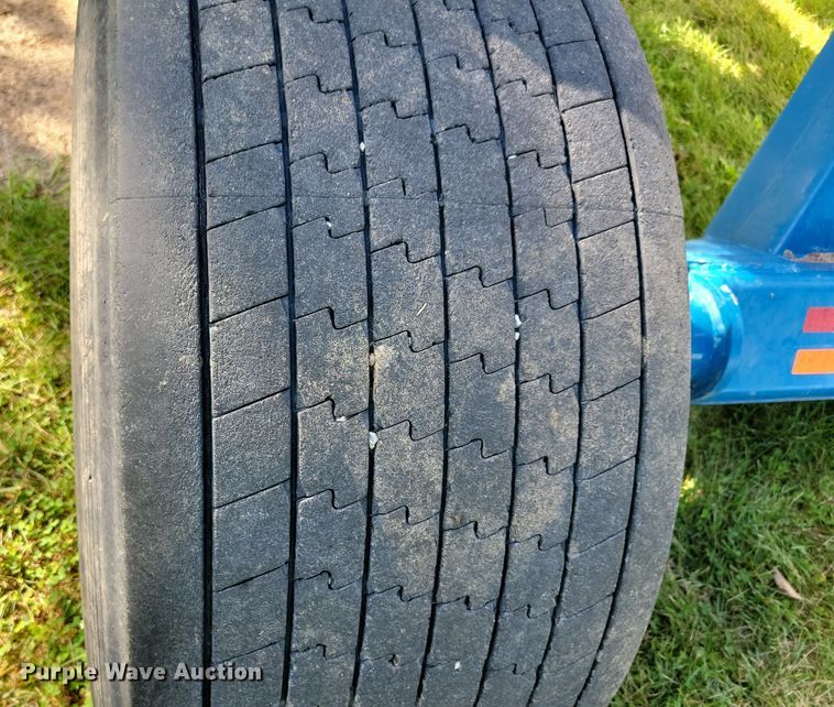 image for item DN3553 2012 Kinze 3800 planter