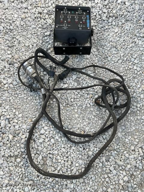 image for item DN3553 2012 Kinze 3800 planter