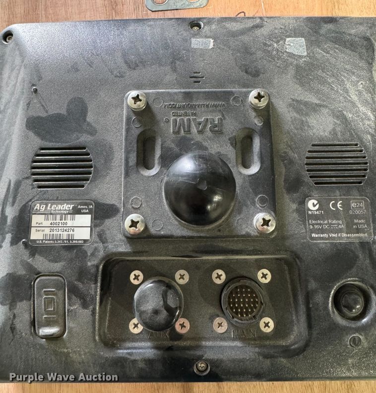 image for item DN3553 2012 Kinze 3800 planter