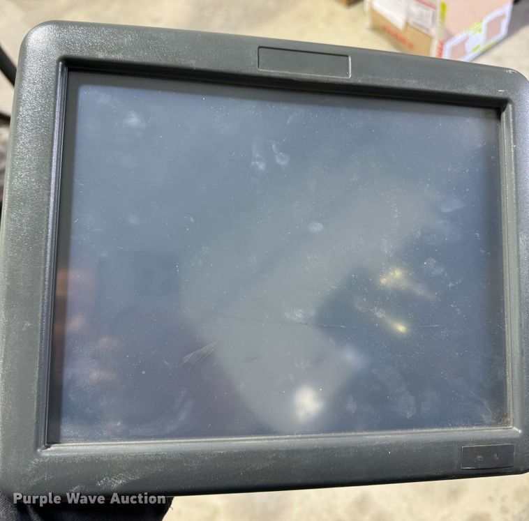 image for item DN3553 2012 Kinze 3800 planter