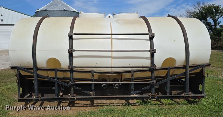 image for item DO5511 Liquid fertilizer truck bed