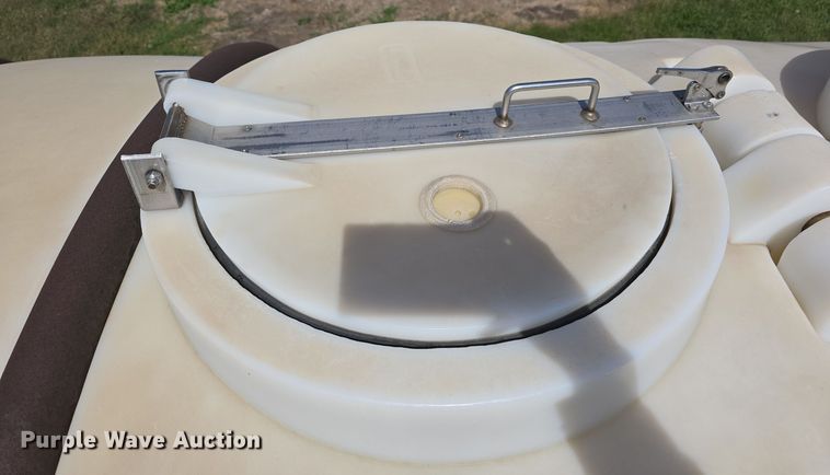 image for item DO5511 Liquid fertilizer truck bed