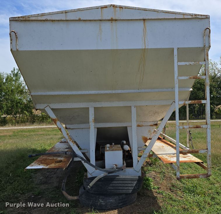 image for item DO5512 Dry fertilizer tender truck bed