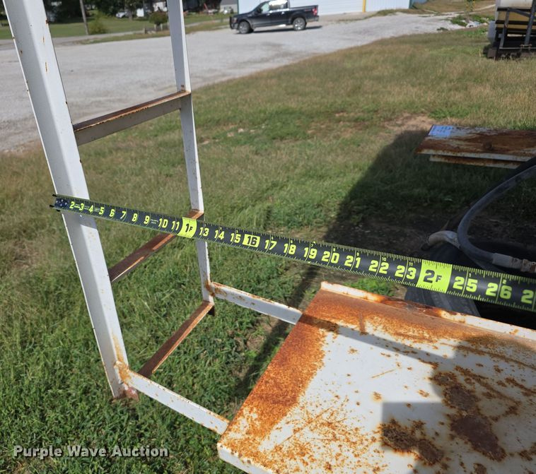 image for item DO5512 Dry fertilizer tender truck bed