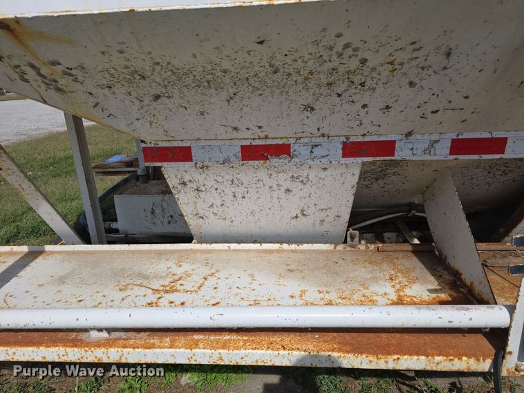 image for item DO5512 Dry fertilizer tender truck bed