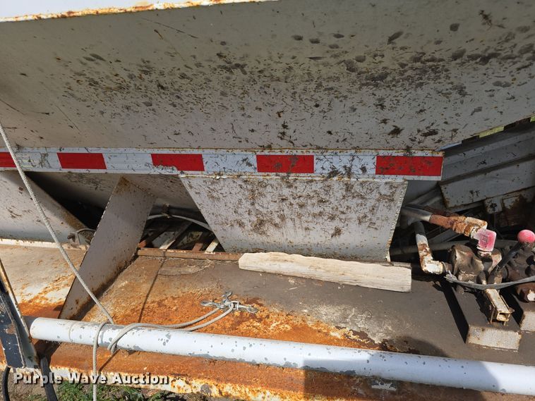 image for item DO5512 Dry fertilizer tender truck bed