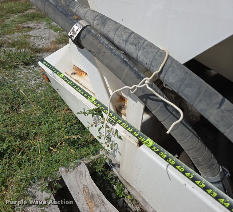 image for item DO5513 Ray-Man 18CH11FB dry fertilizer tender truck bed