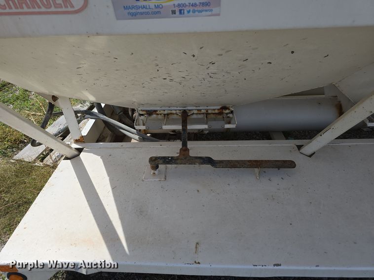 image for item DO5513 Ray-Man 18CH11FB dry fertilizer tender truck bed