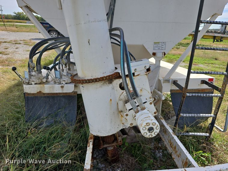 image for item DO5513 Ray-Man 18CH11FB dry fertilizer tender truck bed