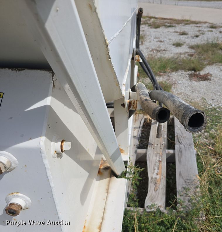 image for item DO5513 Ray-Man 18CH11FB dry fertilizer tender truck bed