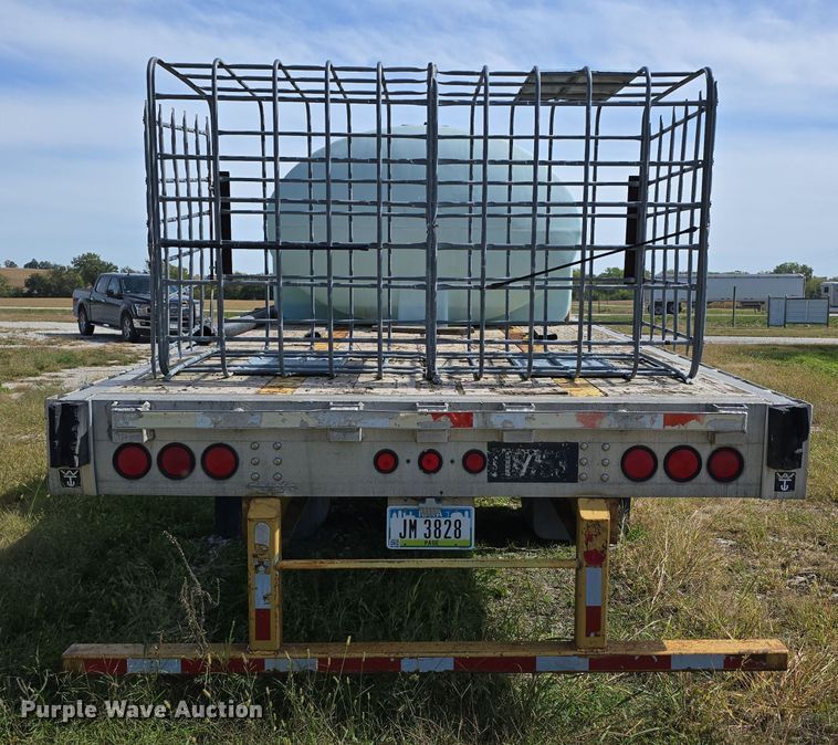 image for item DO5514 1998 Wilson CF-900 flatbed trailer