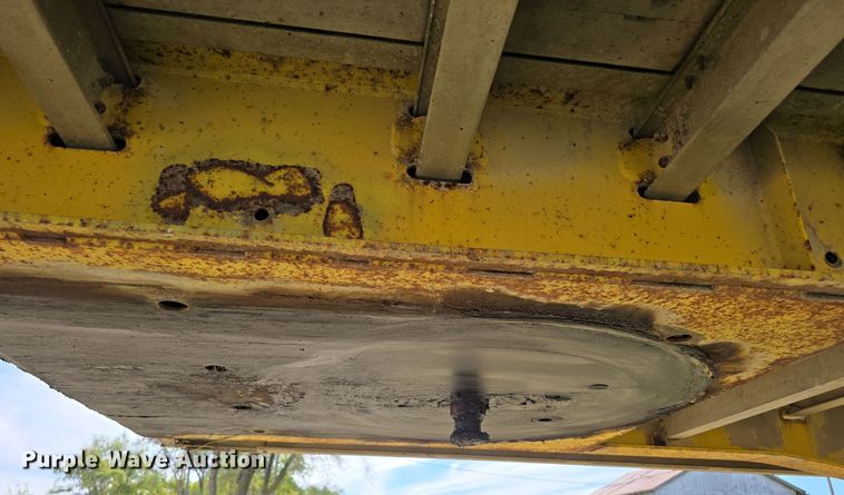 image for item DO5514 1998 Wilson CF-900 flatbed trailer