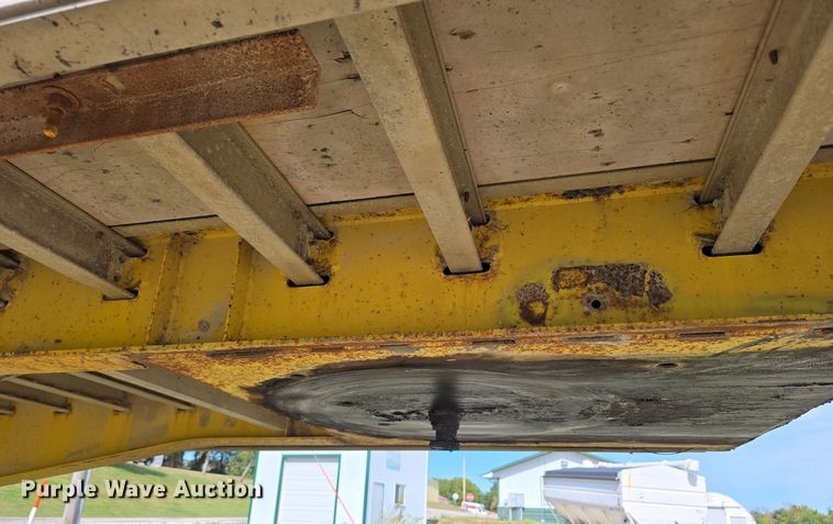 image for item DO5514 1998 Wilson CF-900 flatbed trailer