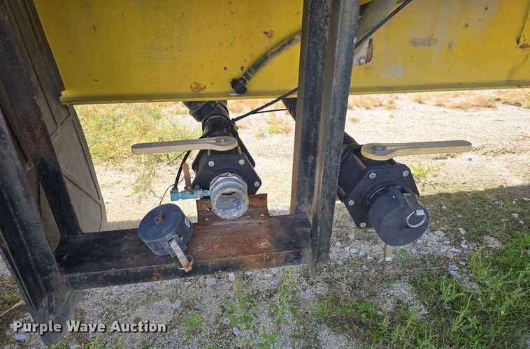 image for item DO5514 1998 Wilson CF-900 flatbed trailer