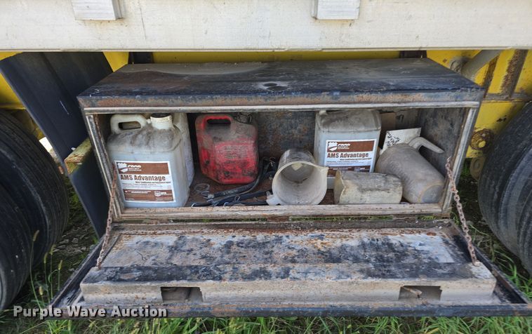 image for item DO5514 1998 Wilson CF-900 flatbed trailer