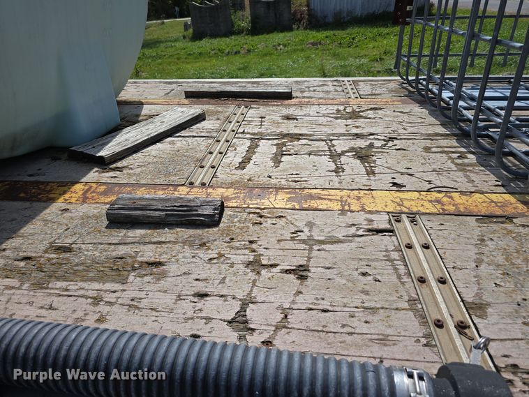 image for item DO5514 1998 Wilson CF-900 flatbed trailer