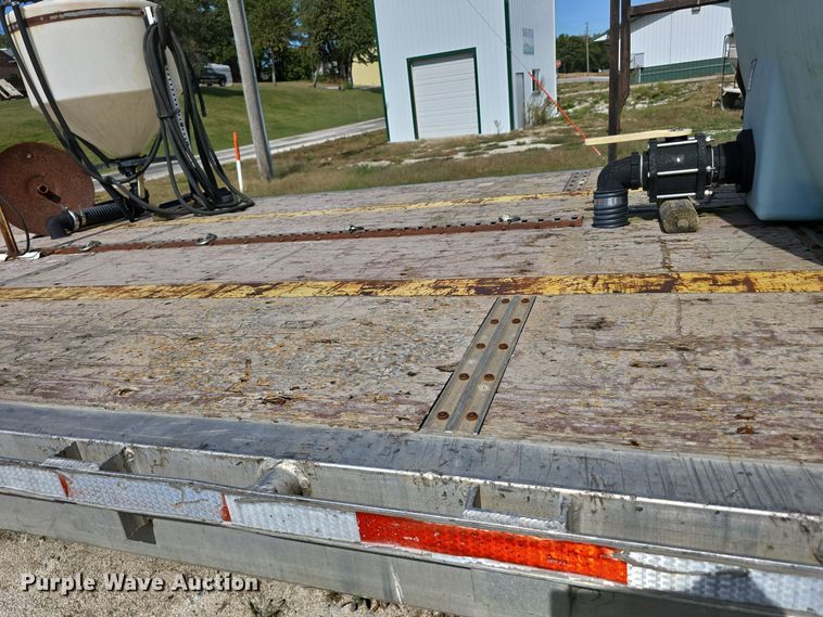 image for item DO5514 1998 Wilson CF-900 flatbed trailer