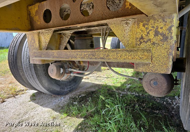 image for item DO5514 1998 Wilson CF-900 flatbed trailer