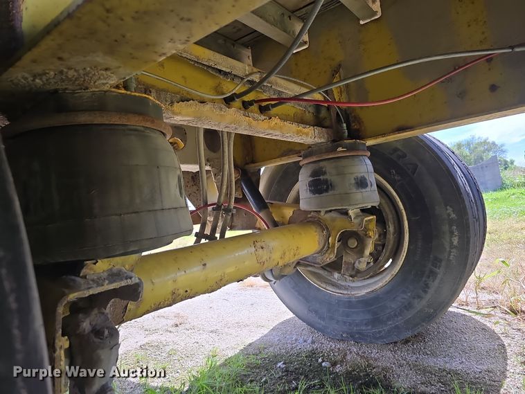 image for item DO5514 1998 Wilson CF-900 flatbed trailer