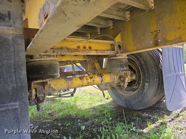 image for item DO5514 1998 Wilson CF-900 flatbed trailer