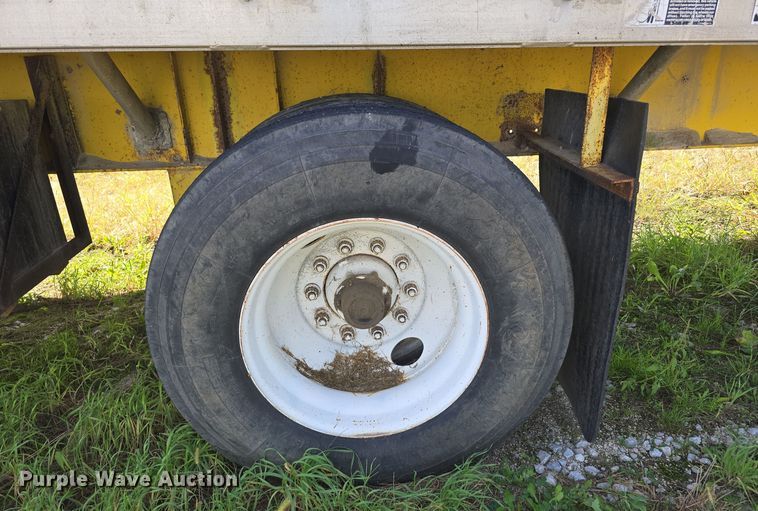 image for item DO5514 1998 Wilson CF-900 flatbed trailer