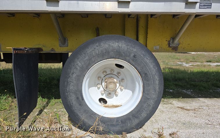 image for item DO5514 1998 Wilson CF-900 flatbed trailer