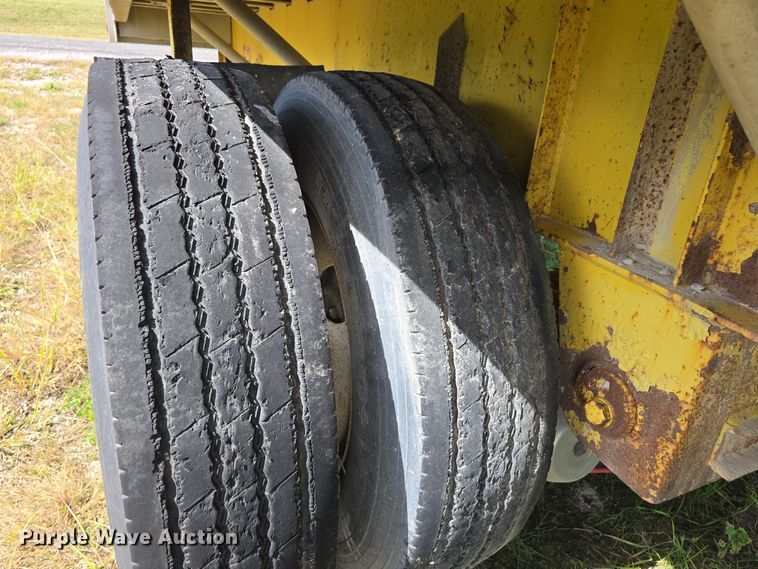 image for item DO5514 1998 Wilson CF-900 flatbed trailer