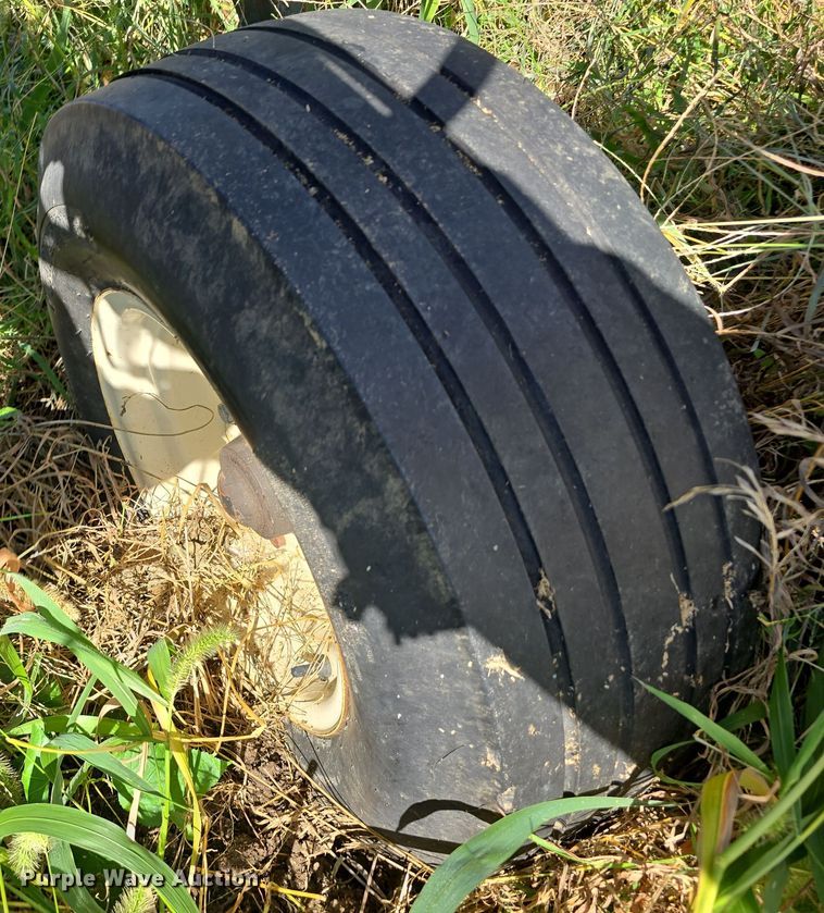 image for item DO5516 Land Runner Blu-Jet NH3 applicator