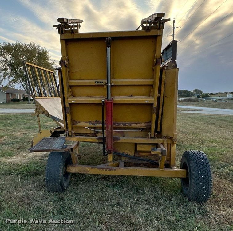 image for item DR2725 Haybuster 256 Plus II bale processor