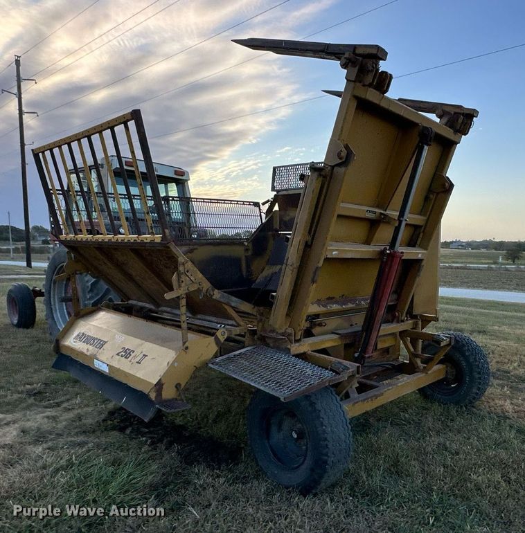 image for item DR2725 Haybuster 256 Plus II bale processor