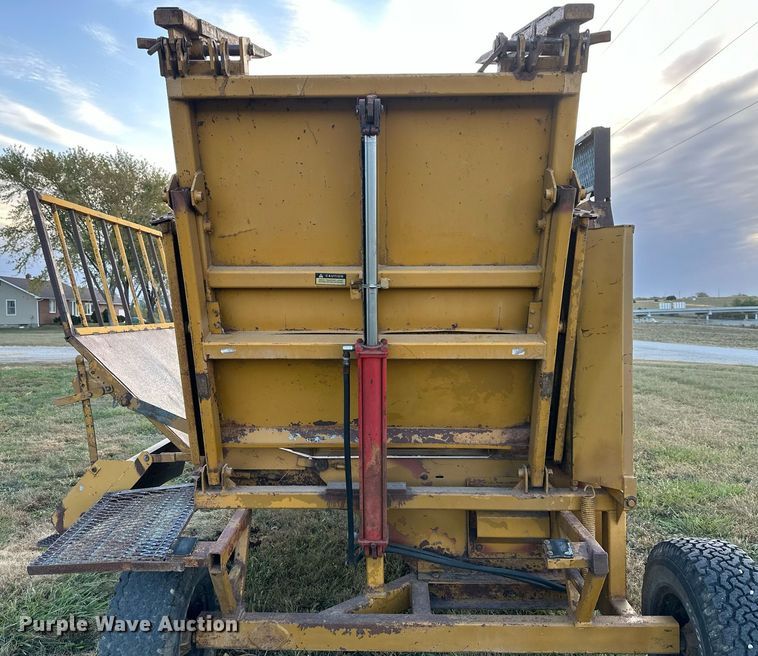 image for item DR2725 Haybuster 256 Plus II bale processor