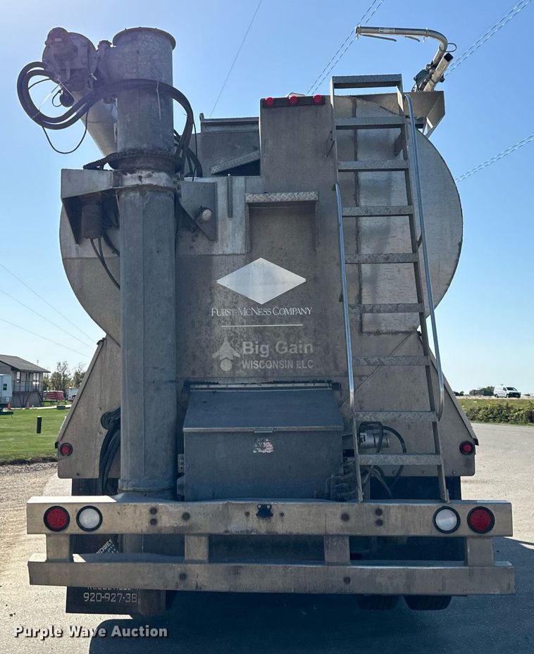 image for item DT2047 2011 Freightliner  Business Class M2  feed delivery truck 