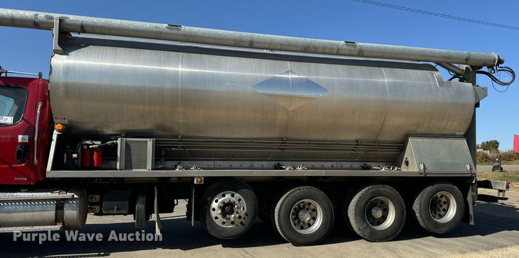 image for item DT2047 2011 Freightliner  Business Class M2  feed delivery truck 