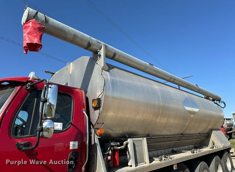 image for item DT2047 2011 Freightliner  Business Class M2  feed delivery truck 