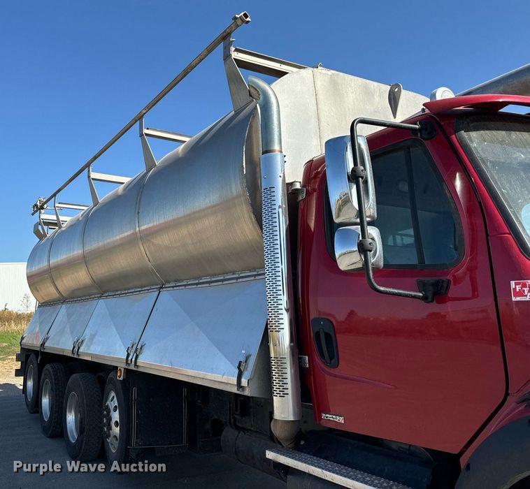 image for item DT2047 2011 Freightliner  Business Class M2  feed delivery truck 