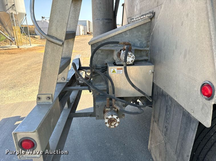 image for item DT2047 2011 Freightliner  Business Class M2  feed delivery truck 