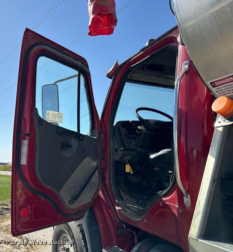 image for item DT2047 2011 Freightliner  Business Class M2  feed delivery truck 