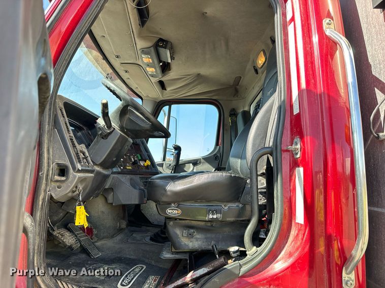 image for item DT2047 2011 Freightliner  Business Class M2  feed delivery truck 