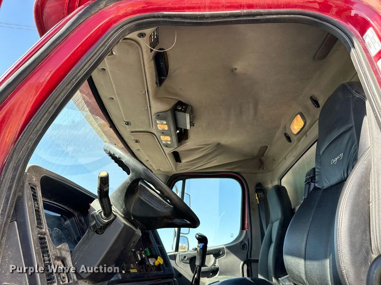 image for item DT2047 2011 Freightliner  Business Class M2  feed delivery truck 