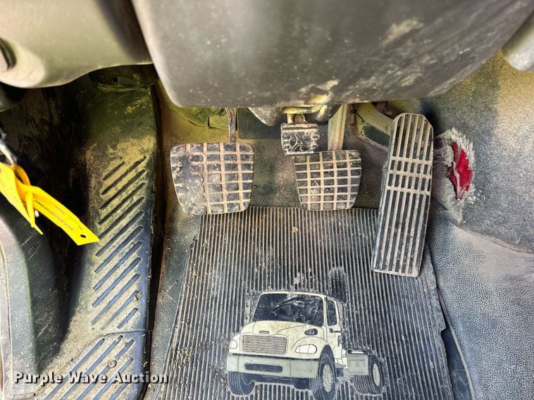 image for item DT2047 2011 Freightliner  Business Class M2  feed delivery truck 