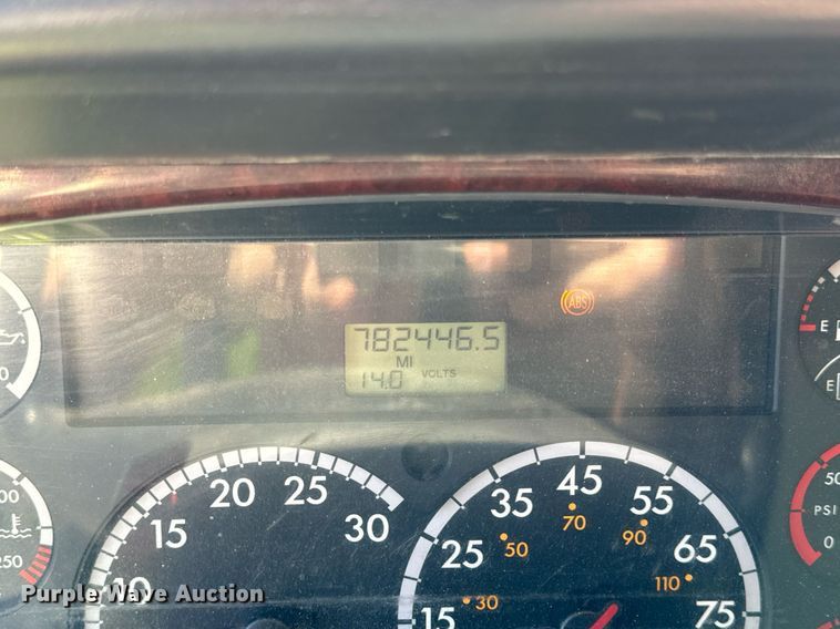 image for item DT2047 2011 Freightliner  Business Class M2  feed delivery truck 