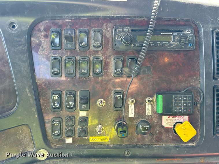 image for item DT2047 2011 Freightliner  Business Class M2  feed delivery truck 